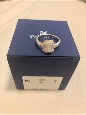 Swarovski Cocktail Ring - size 55 (us 7 ish)